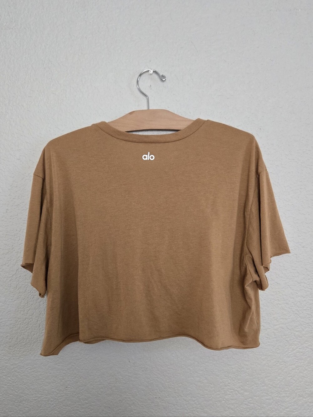 Alo | Cropped Short Sleeve Top - Picture 4 of 5
